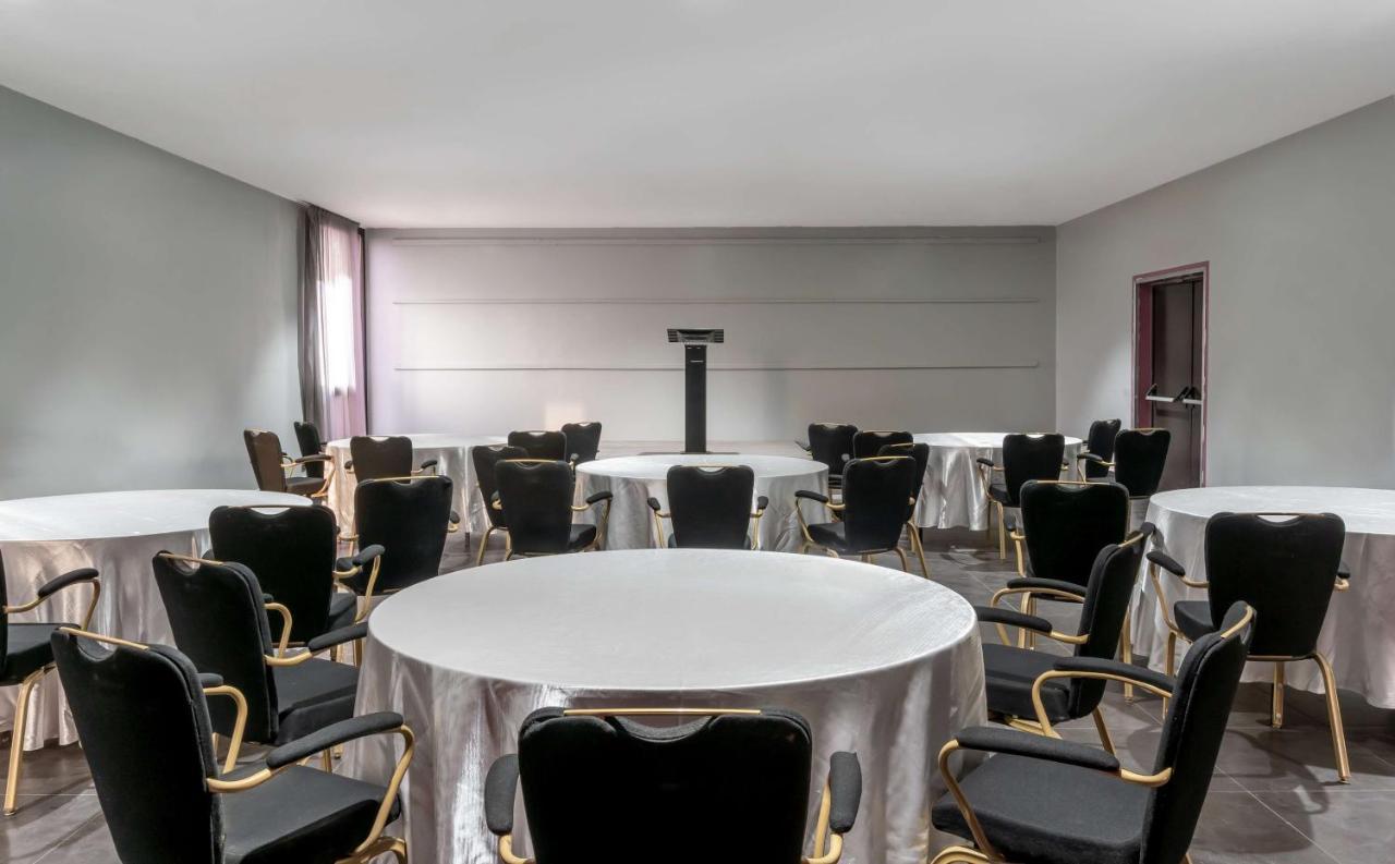 Radisson Blu Hotel NʼDjamena 外观 照片